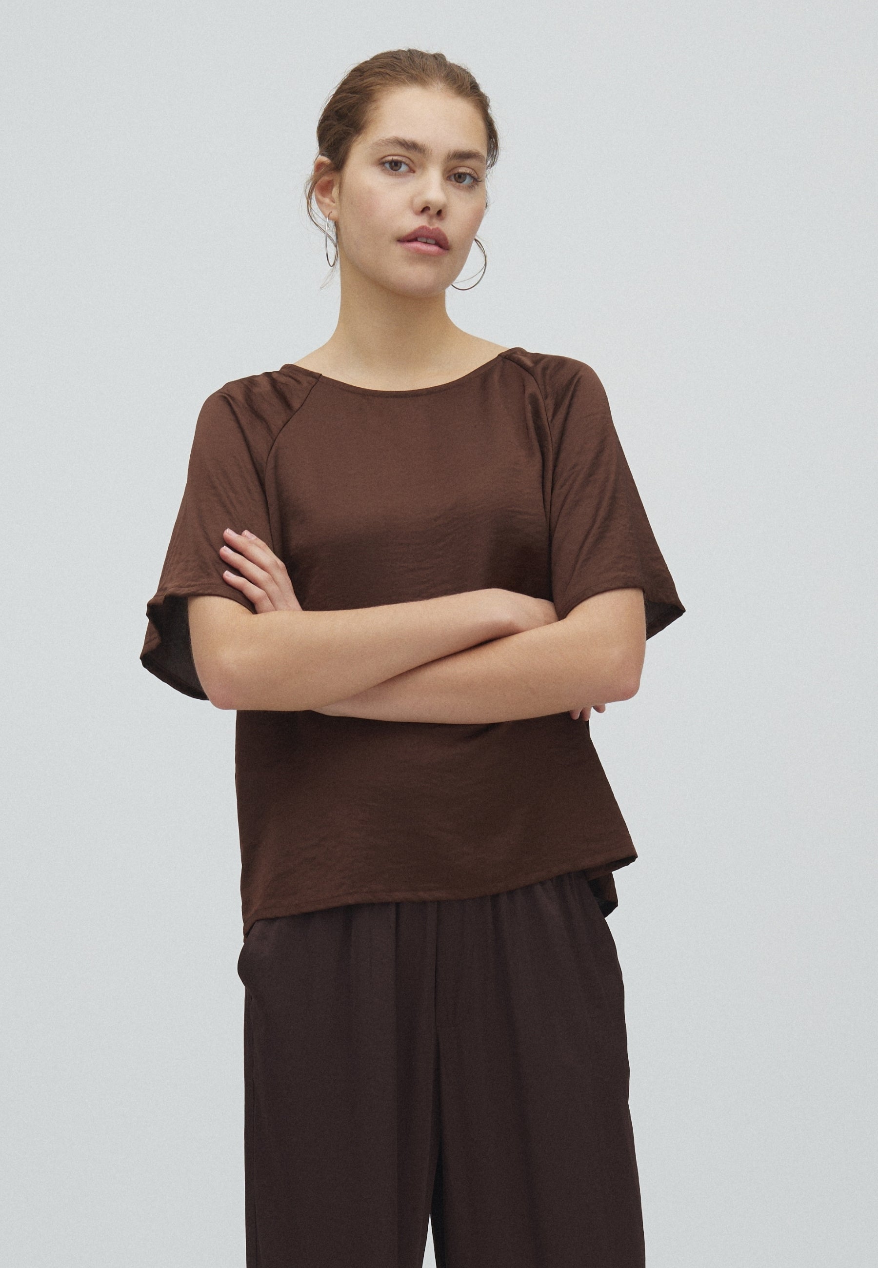 Damik-M_Chocolate Brown_Model_0