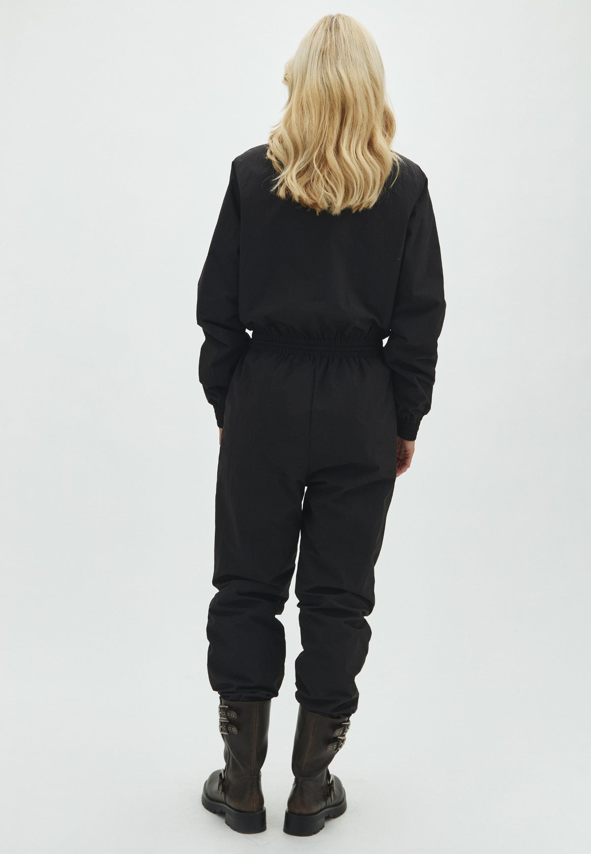 Irissa-M_Black_Model_2