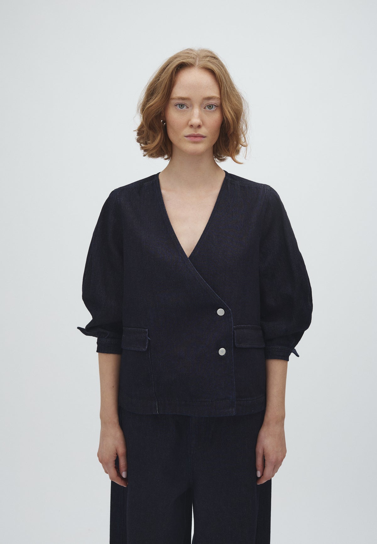 Haloan-M_Dark Blue_Model_1